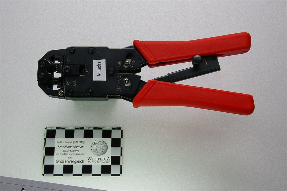 RJ45 crimping tool for modular network plugs